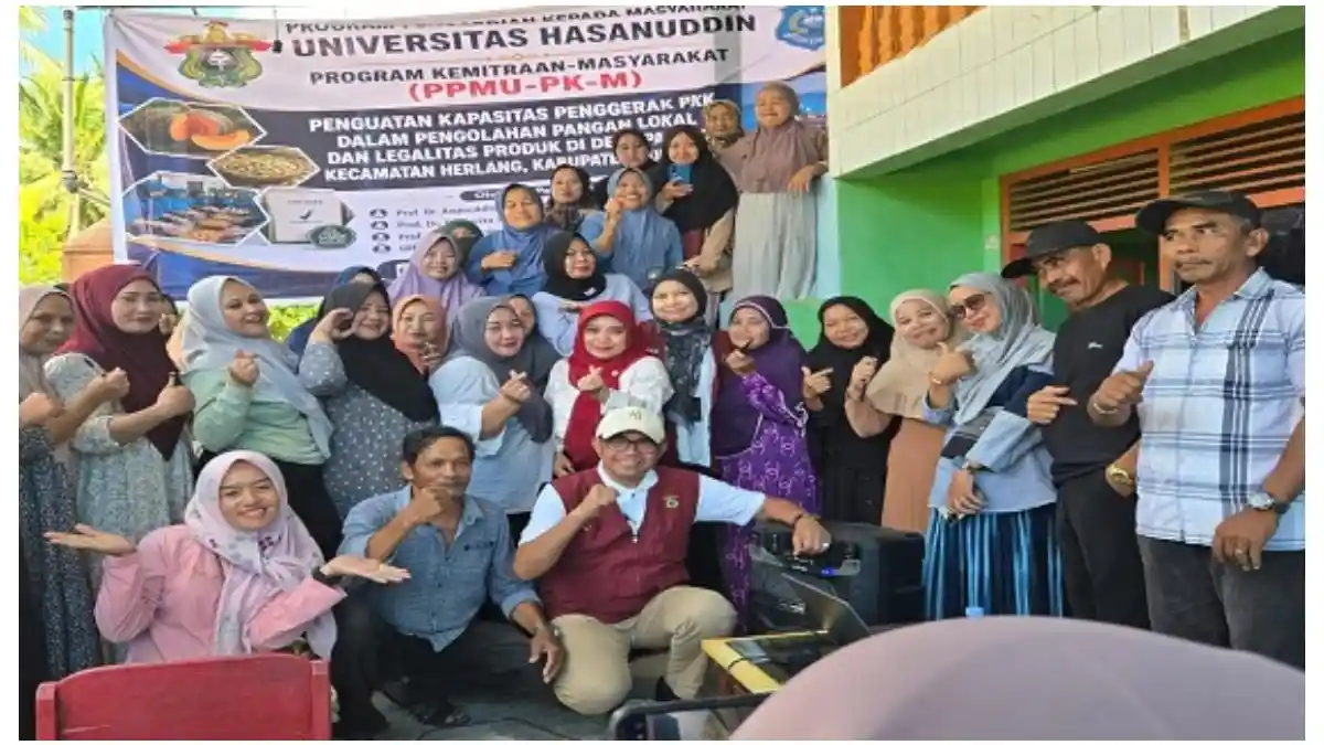 Unhas Latih PKK Desa Pataro Olah Biji Labu Kuning Jadi Biskuit Bernilai Ekonomi - Tribun-timur.com