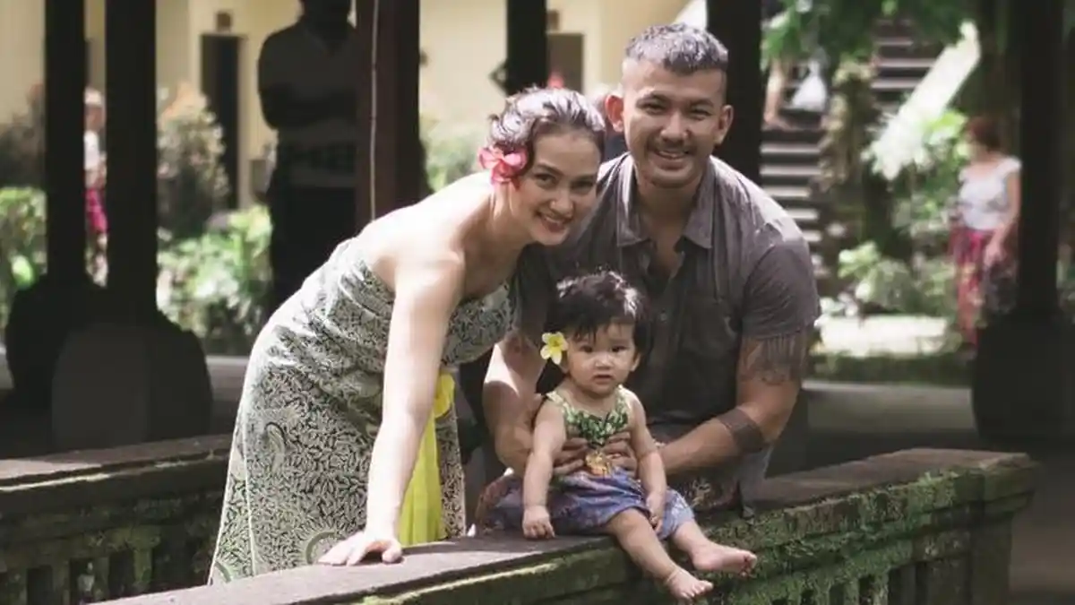 Imut dan Menggemaskannya Sal, Putri Atiqah Hasiholan saat Liburan di Bali