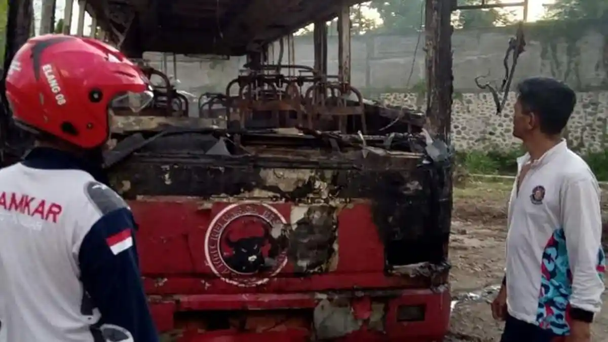 Siswa SD Bakar Bus Berlogo PDIP, Dianggap Dihuni Makhluk Halus