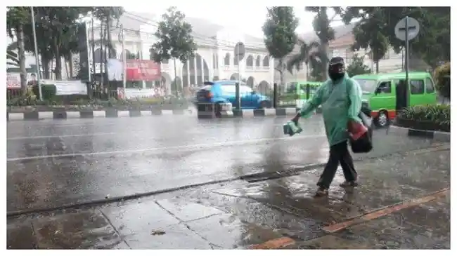 Daftar Kota dan Kabupaten Berpotensi Hujan Lebat-Sangat Lebat pada Selasa 30 Desember 2025