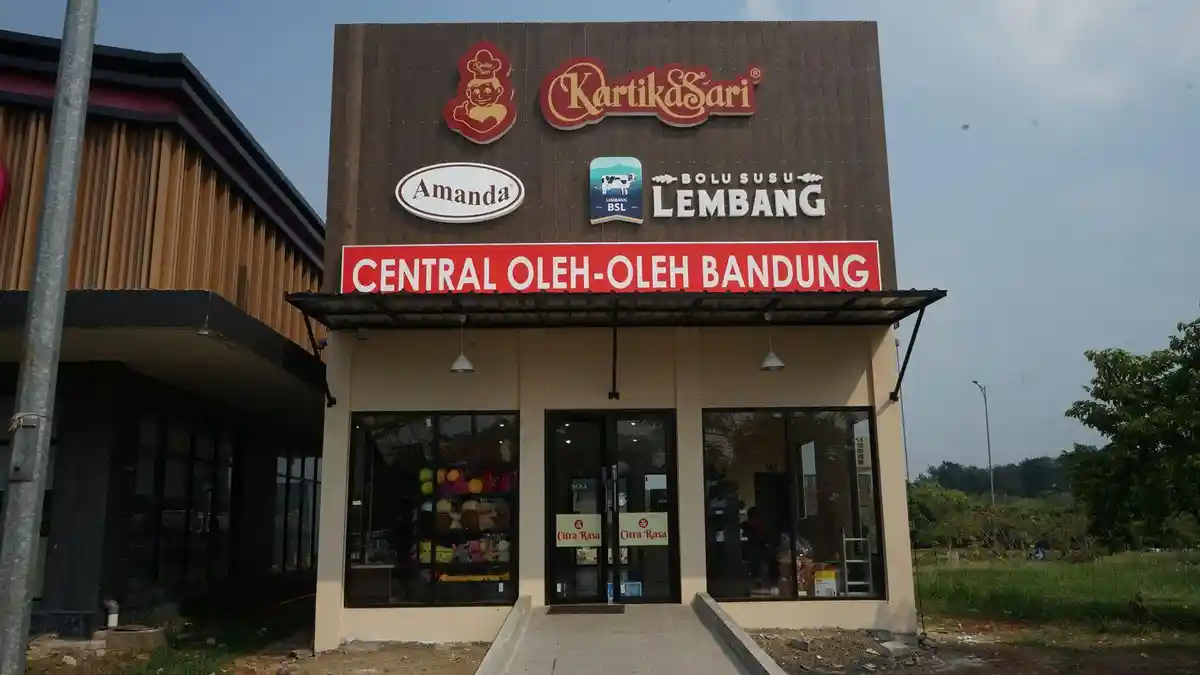 One Stop to Go, Belanja Oleh-Oleh Bandung Lebih Mudah di Rest Area Travoy