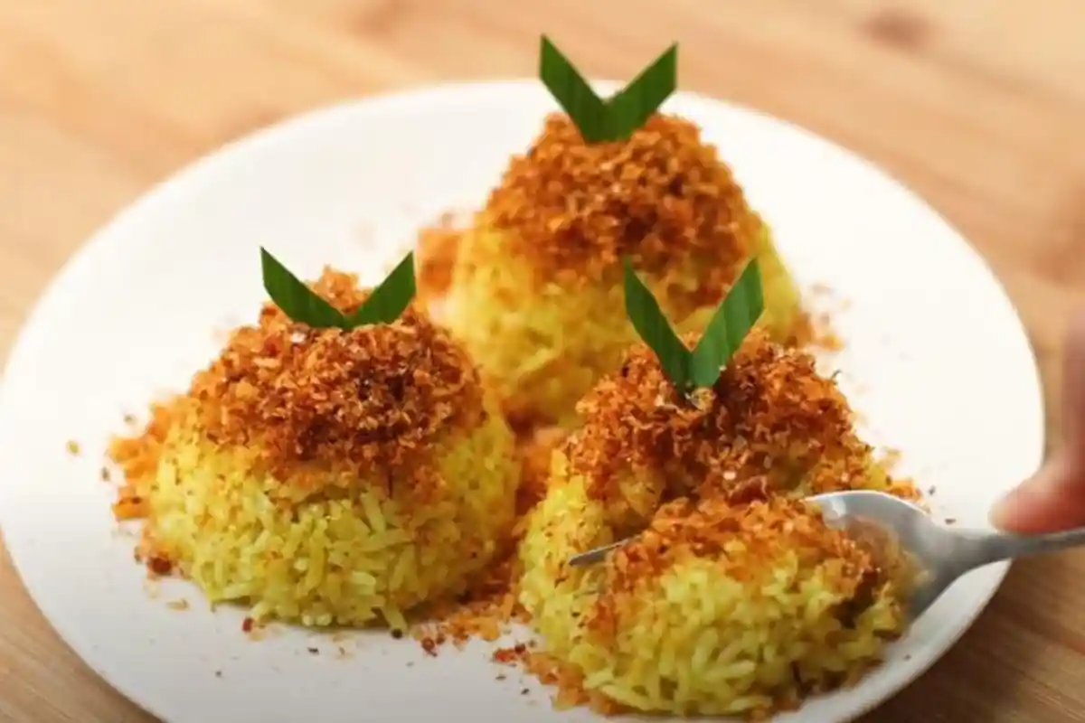 Rasanya Gurih Manis! Resep Ketan Serundeng Ala Chef Devina Hermawan, Jajanan Pasar Khas Betawi 