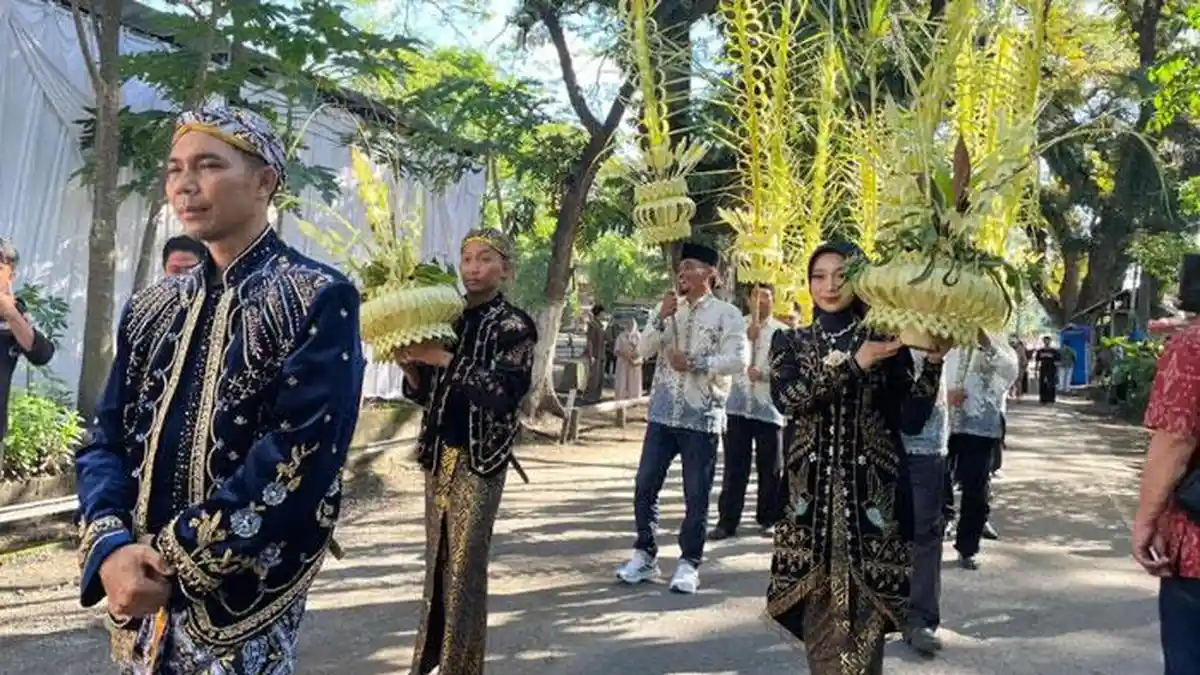 Kirab Manten Tebu Meriahkan Musim Buka Giling PG Ngadiredjo Kediri