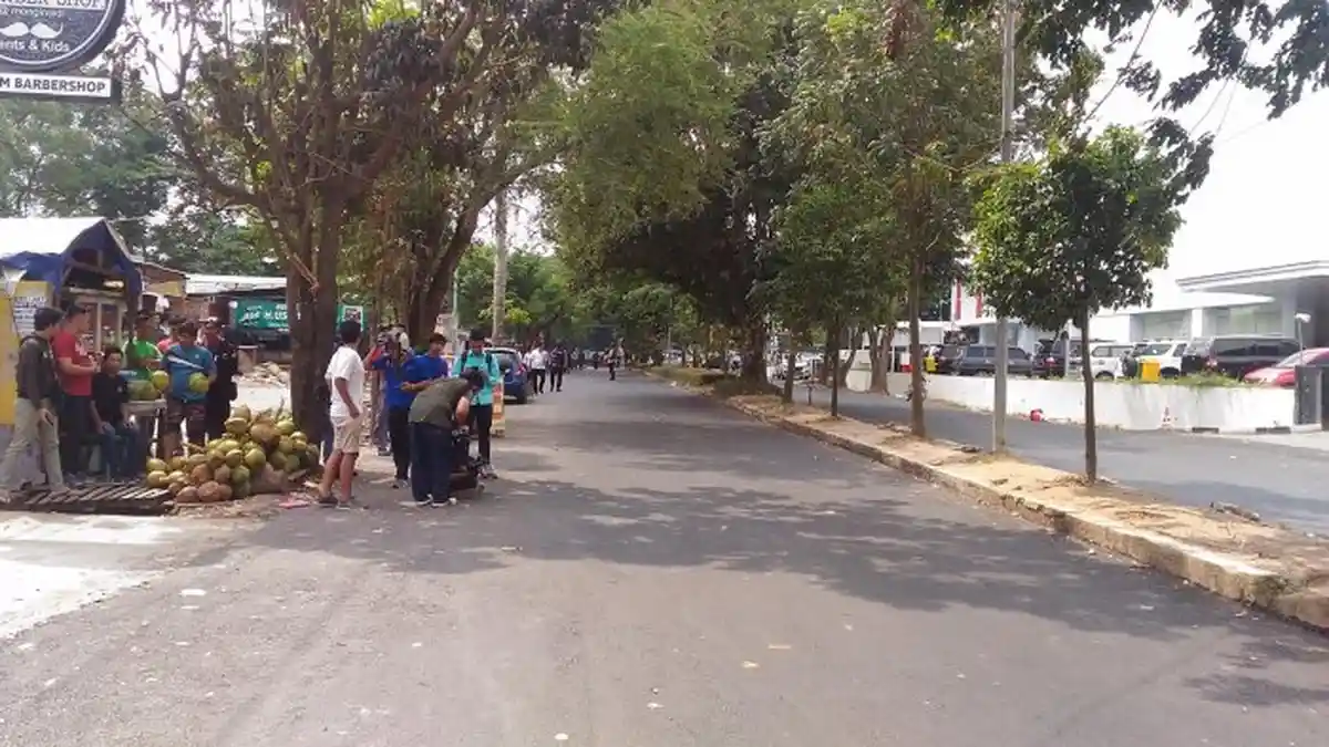 Pria Ini Diamankan Karena Terobos Barikade Polisi saat Sterilisasi Dugaan Bom di Transmart Lampung