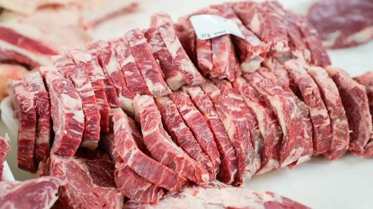 3 Cara Melelehkan Daging Kurban yang Beku dan Menyimpannya di Kulkas
