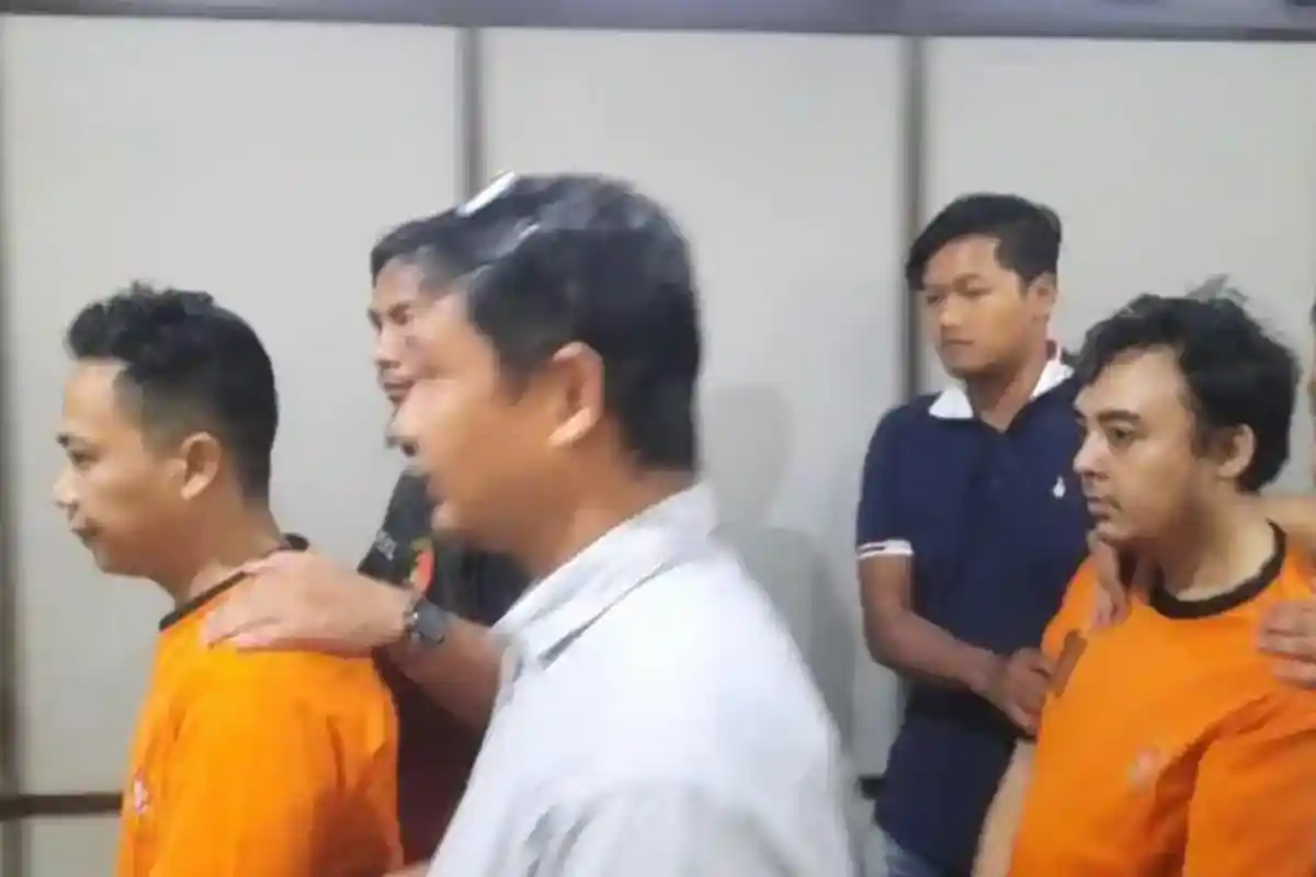 2 Pembunuh Sopir Taksi Online Semedi di Makam Keramat untuk Cari Perlindungan Saat Kena Tangkap