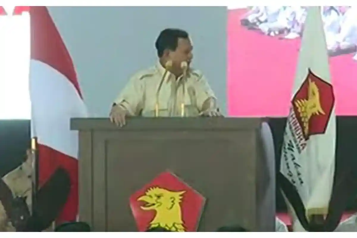 Momen Prabowo Tiba-tiba Diam dan Celingukan Minta Kopi saat Pidato di Acara Gerindra: Ngecharge Lagi