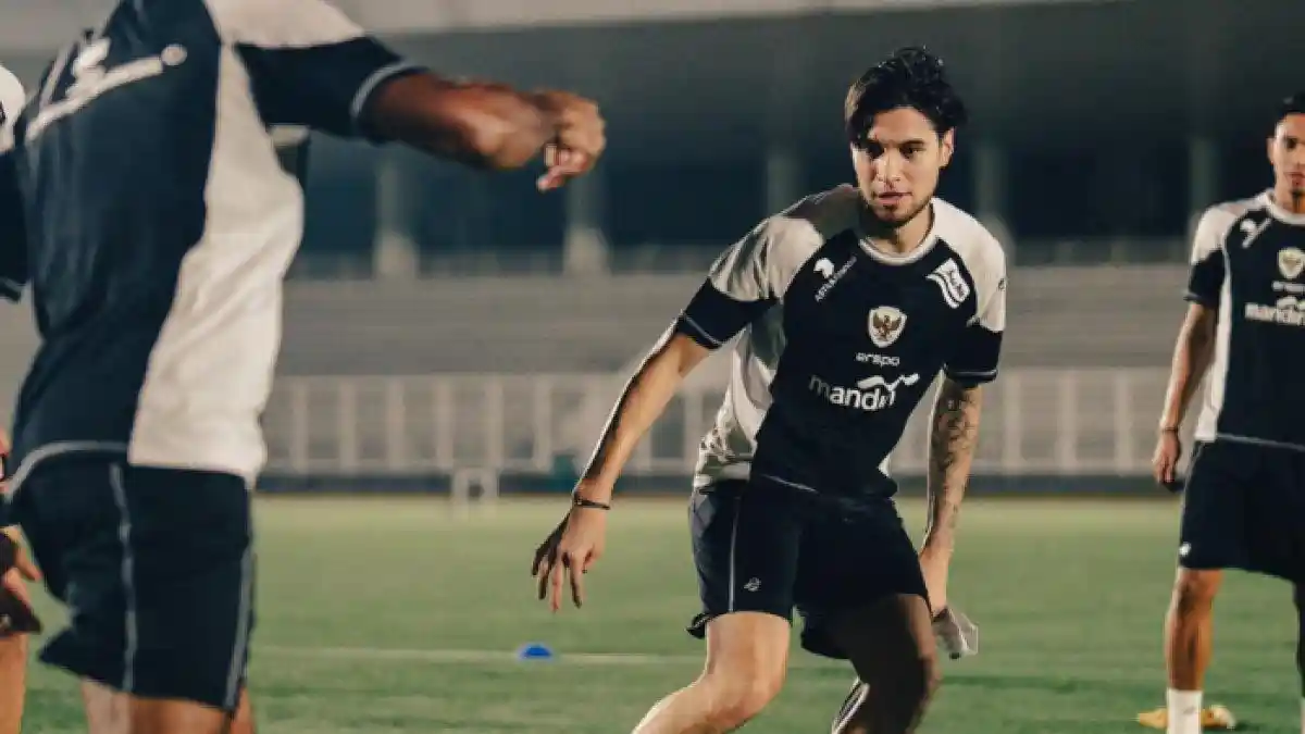 Jelang Laga Lawan Jepang, Kluivert Siapkan Kevin Diks hingga Mees Hilgers di Timnas Indonesia