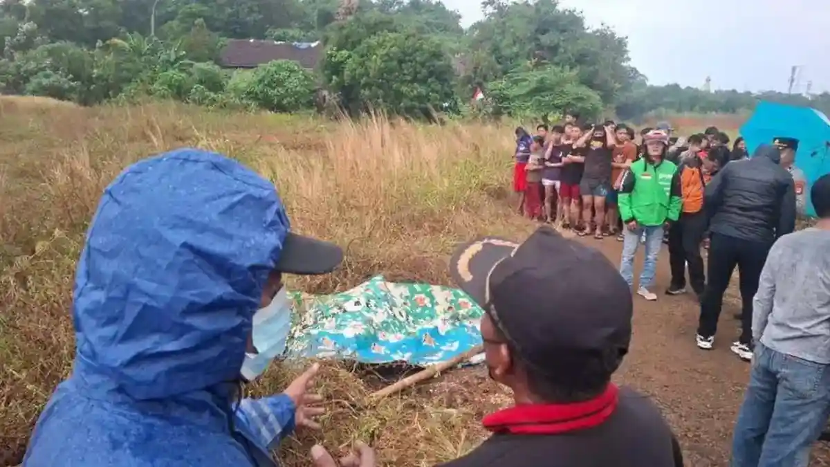 Mayat Tanpa Kaki Dalam Karung Ditemukan di Depok, Sempat Dibakar Warga karena Dikira Sampah - Tribunnews.com