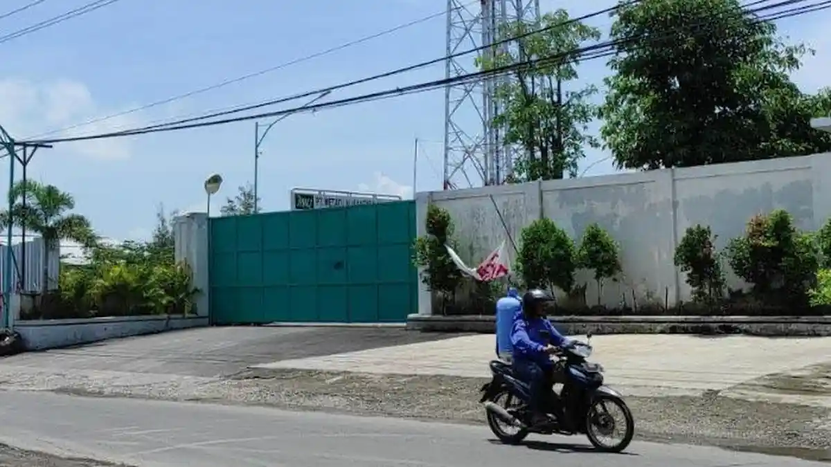 Berdamai Dengan Warga Lewat Mediasi, Pabrik Transporter Limbah di Gresik Kembali Beroperasi