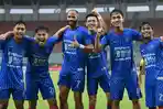 PSPS-Pekanbaru-usai-cetak-gol-ke-gawang-Garudayaksa-FC.jpg