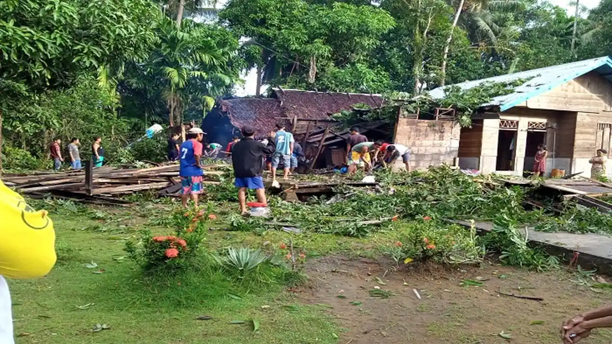 Cuaca Buruk di Kepulauan Mentawai, Sumbar: 2 Rumah Rusak Akibat Longsor dan Pohon Tumbang