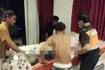 Evakuasi-WNA-ditemukan-meninggal-dunia-diduga-tersengat-aliran-listrik-saat-mandi.jpg