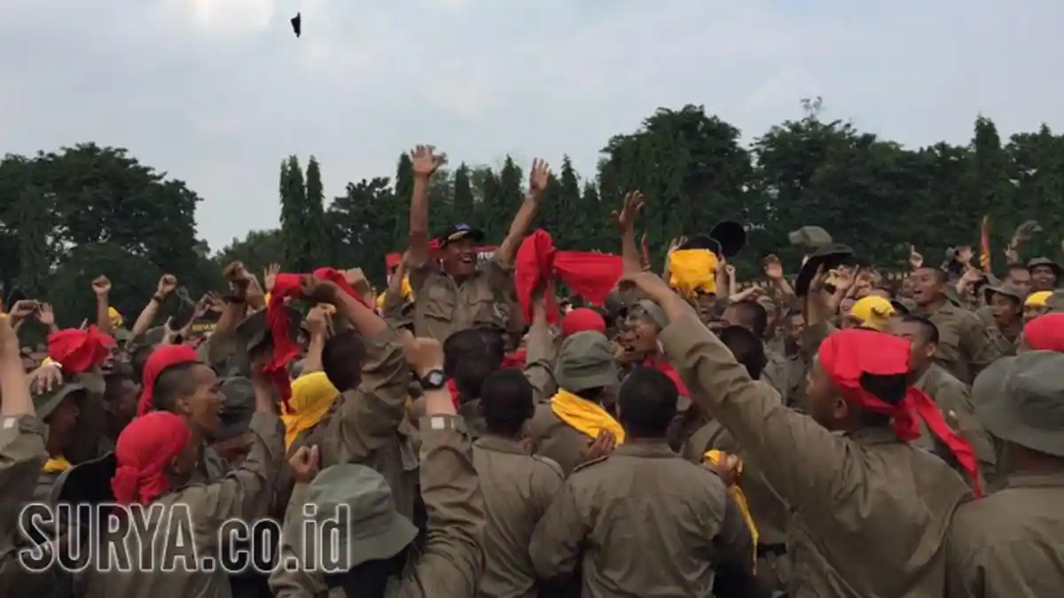 Berseragam Mirip Satpol PP, Dirut Angkasa Pura I Disebut Lebih Gagah