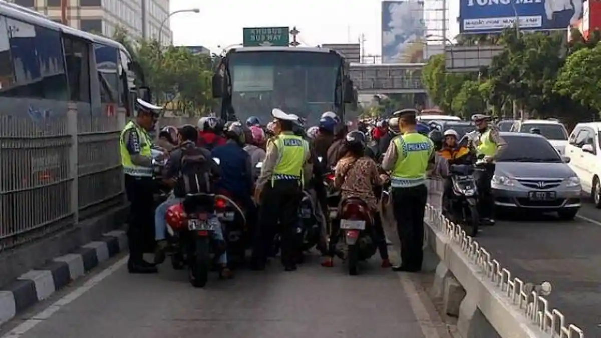 KNKT Ungkap Sopir Transjakarta Mengantuk karena Koridor Sempit