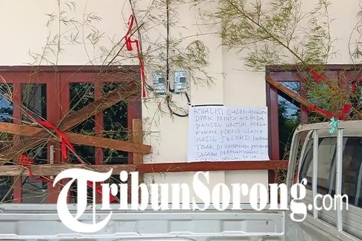 Palang Kantor Belum Dibuka, Ini Respons Singkat Kepala Kesbangpol Kabupaten Sorong