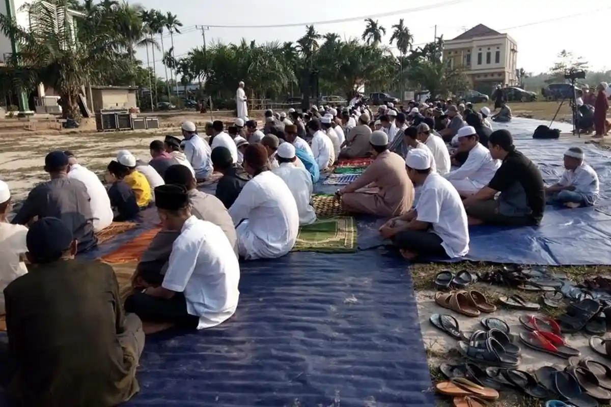 Idul Adha Bertepatan pada Hari Jumat, Wajibkah Mengerjakan Salat Jumat?Ini Penjelasan Buya Yahya
