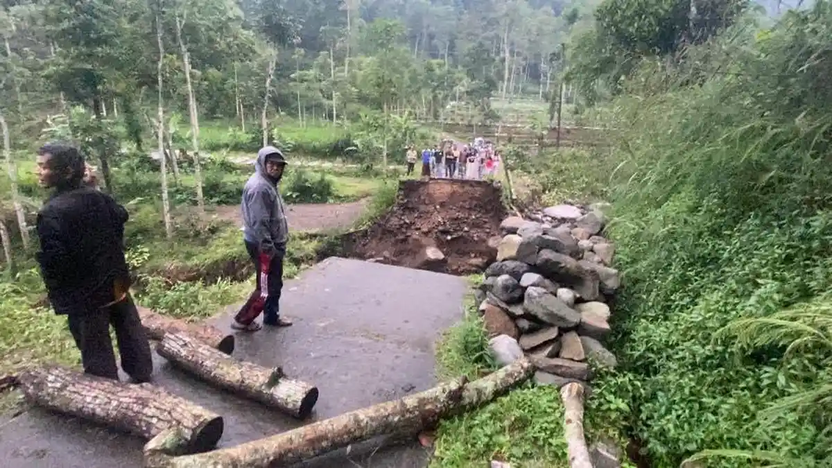 Banjir Bandang Sapu 3 Desa di Lereng Merbabu, 1 Jembatan di Getasan Semarang Ambrol