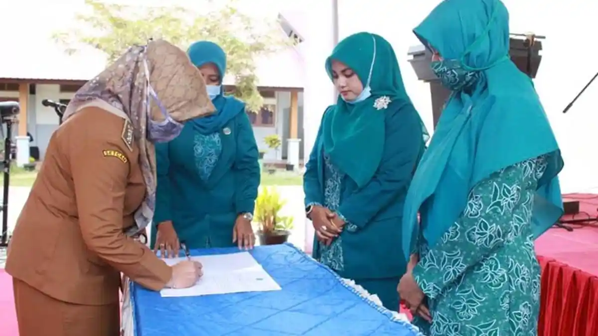 Istri Abusyik Kukuhkan PKK 23 Kecamatan di Pidie, Mila Perdana