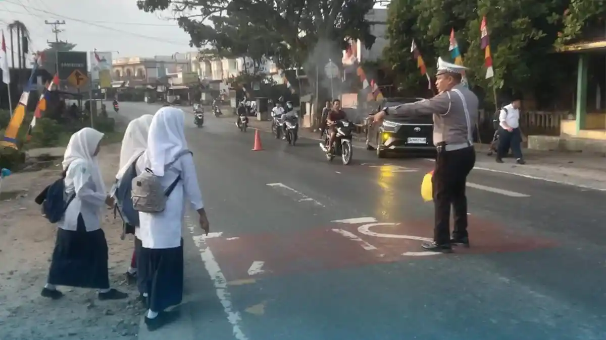 Antisipasi Kemacetan dan Keamanan Anak Sekolah, Satlantas Polres Labuhanbatu Siaga di Lokasi Rawan