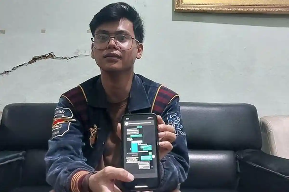 Sosok Husein Guru Muda di Pangandaran, Dibesarkan Orang Tua Guru Honorer, Bagi Kuota untuk Murid