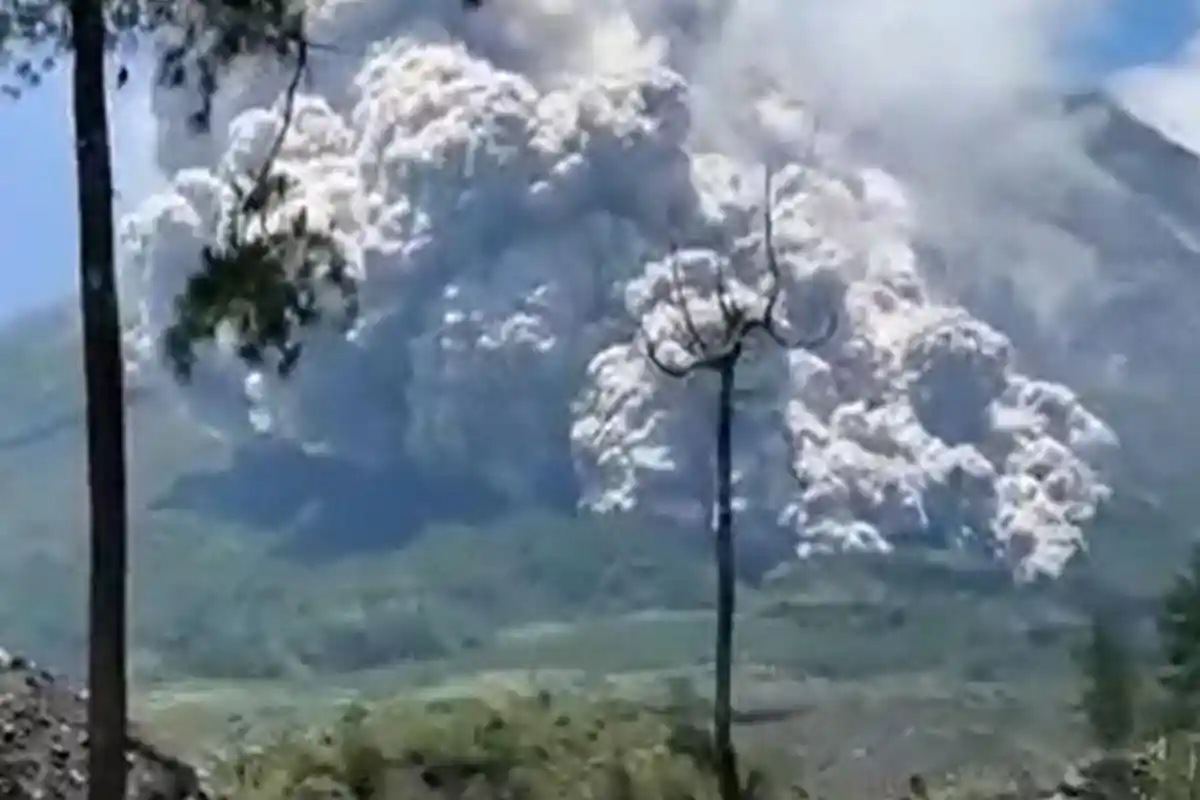 Warga Pakem Sleman Mulai Mengungsi setelah Erupsi Gunung Merapi