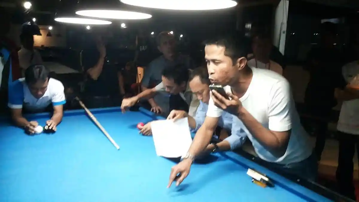 Wartawan Lemparkan Kartu Pers di Meja Biliar Porwanas XII