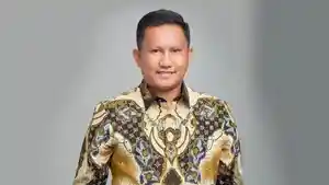 Bupati-Muna-Barat-terpilih-La-Ode-Darwin.jpg