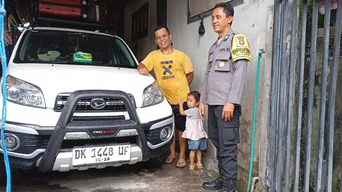 Sambangi Pemudik, Bhabinkamtibmas Abianbase Ingatkan Matikan Listrik
