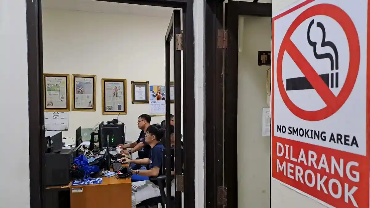 “Maaf, Silakan Matikan Rokok Anda” Kisah di Balik Kampus yang Berani ...