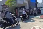 antrean-pembelian-Pertalite-di-SPBU-Jl-Kalimantan-Kota-Blitar.jpg
