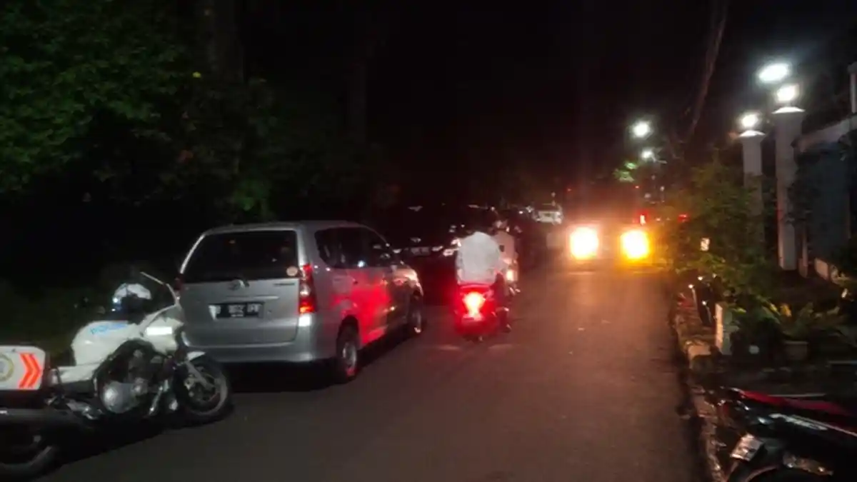 Malam-malam Anies-Sandi Sambangi kediaman Aburizal Bakrie