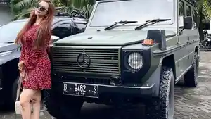 20220114-aura-kasih-mengenakan-outfit-pendek.jpg