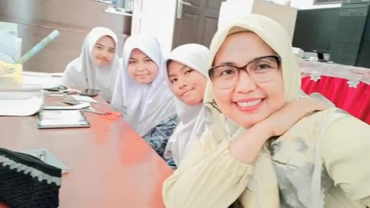 Tak Berhenti Mengejar Meski Sudah Menjadi Pengajar