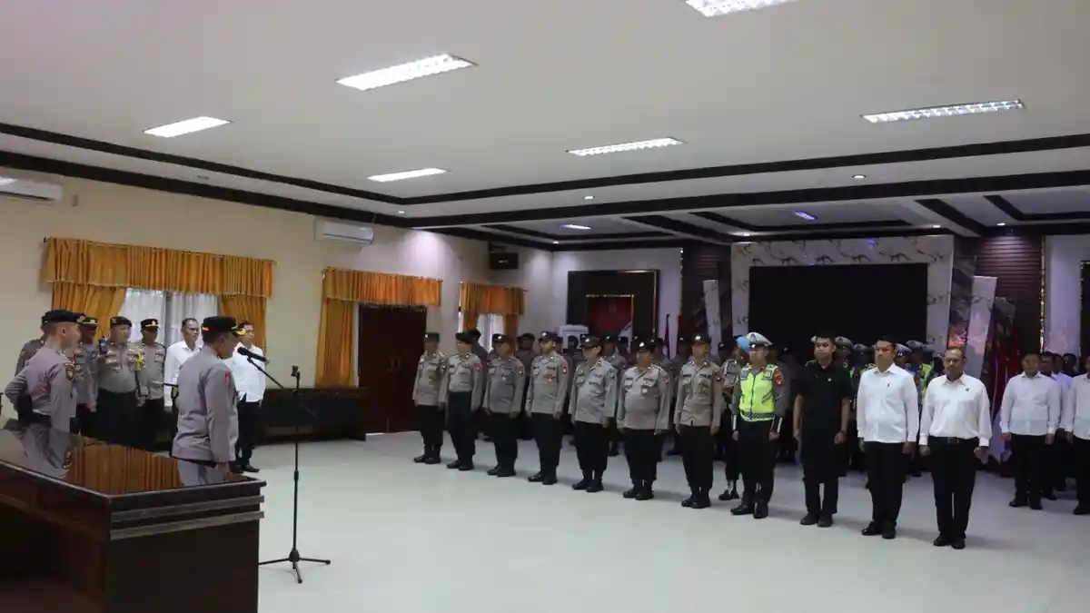 Pimpin Apel, Kapolres Melawi Tekankan Disiplin dalam Tugas dan Dukung Program Pemerintah