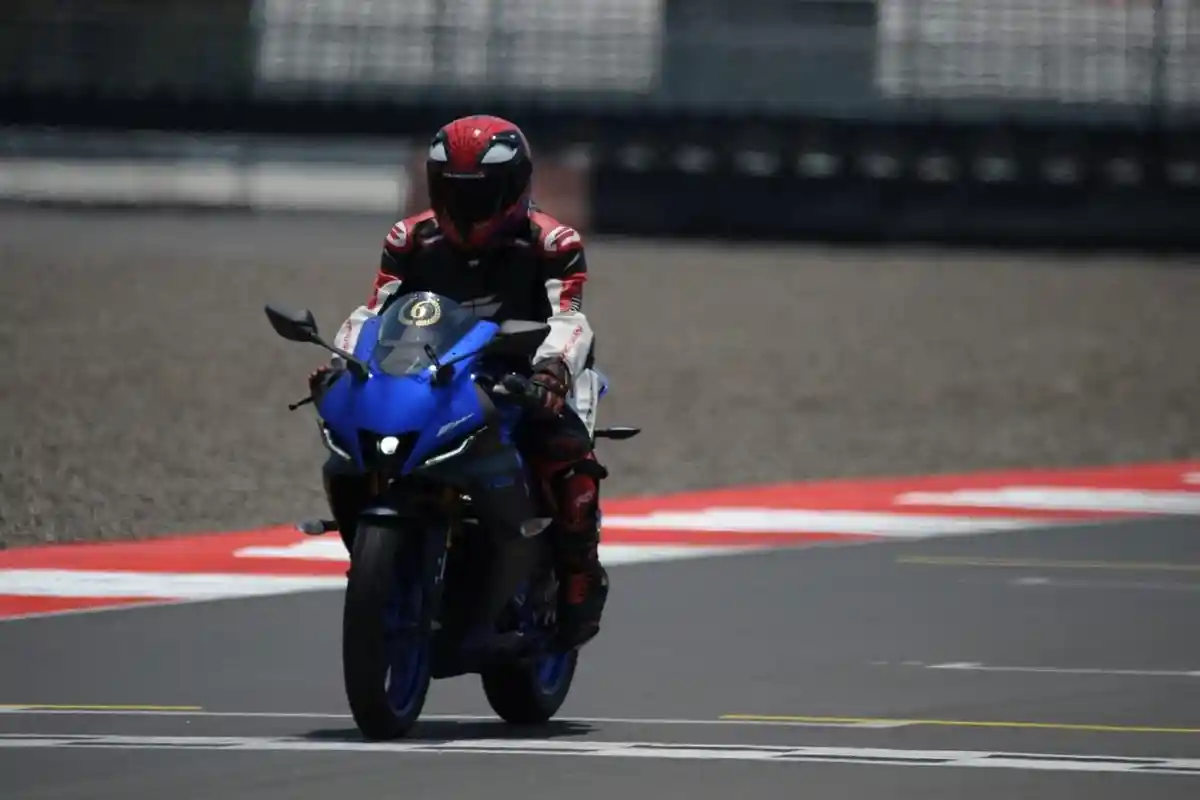 Kehidupan Berkendara Kian Bergairah, All New R15 Connected jadi Inspirasi