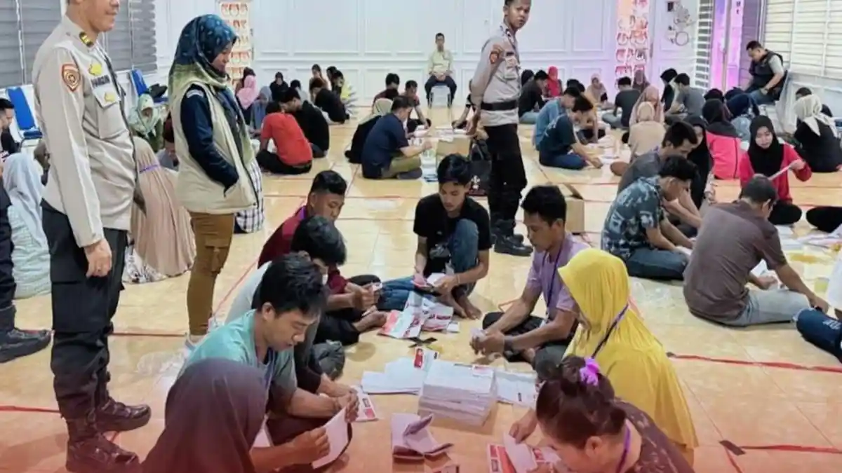 Kerahkan 100 Orang, KPU OKI Target Pelipatan 1,2 Juta Lebih Surat Suara Pilkada 2024 Selesai Sepekan