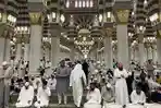 20260614-35-Jam-Menunggu-Demi-Satu-Saf-Salat-Jumat-di-dalam-Masjid-Nabawi.jpg