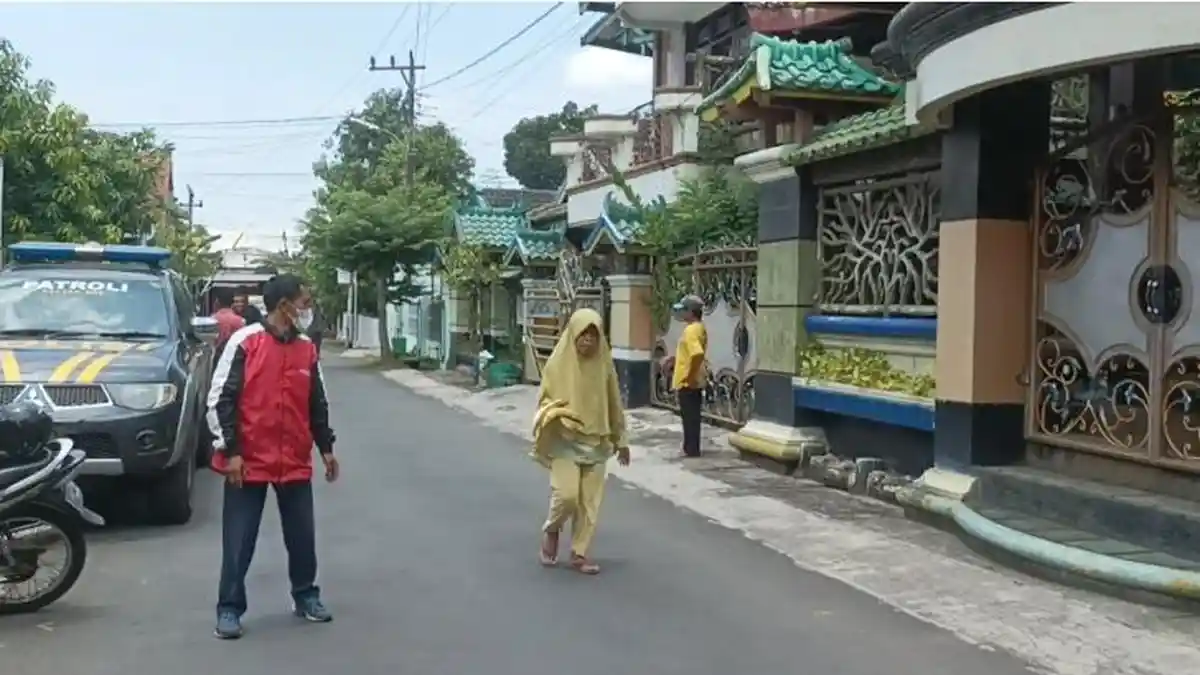 Lima Ekor Monyet Berlarian di Atap Pemukiman, Warga Gondangmanis Kudus Panik