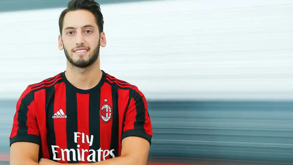 AC Milan Naikkan Gaji Hakan Calhanoglu, Jika Menolak Silahkan Hengkang