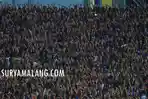 aremania-beri-dukungan-tim-lawan-persija-jakarta_20150405_132007.jpg