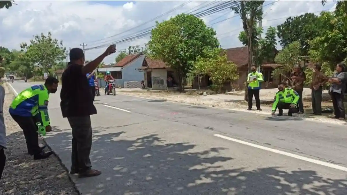 Diseruduk Mobil di Jalan Gatot Subroto, Nenek Pengendara Sepeda Ontel Akhirnya Meninggal