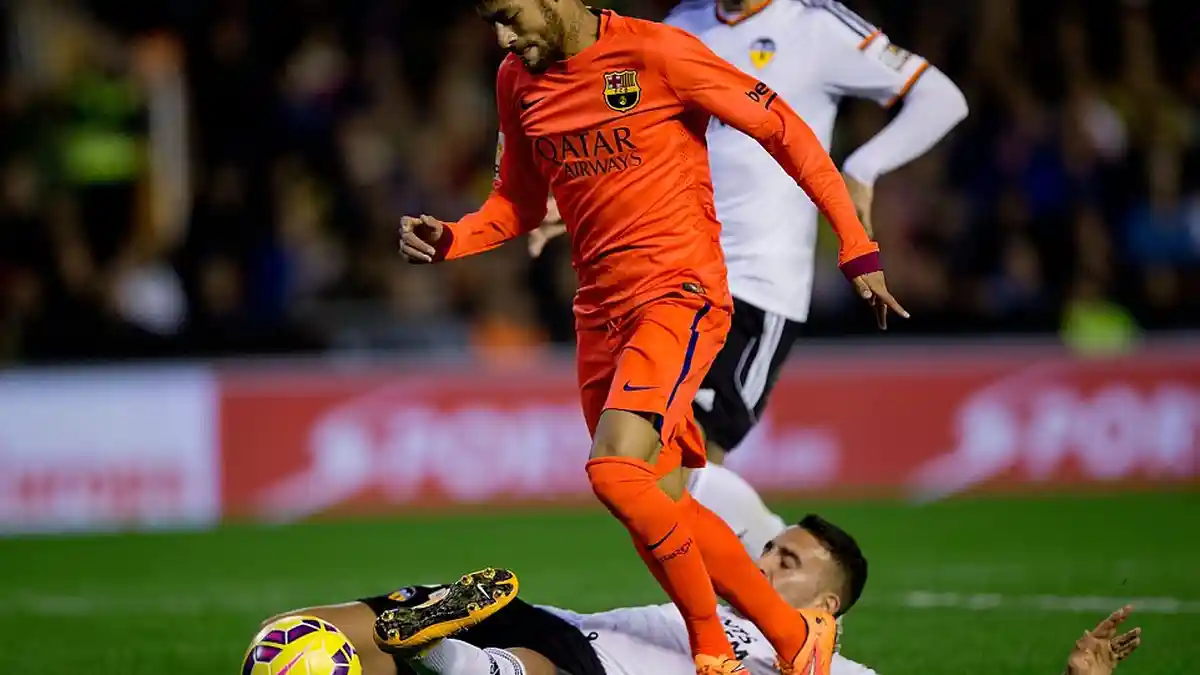Duo Manchester Rebutan Nicolas Otamendi