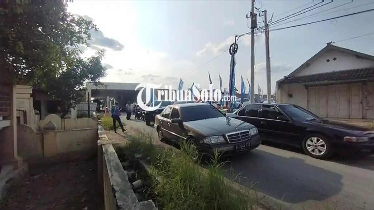 Potret Lebaran 2023 : Tol Solo-Jogja Padat, Exit Tol Kateguhan Boyolali Jadi 1 Arah