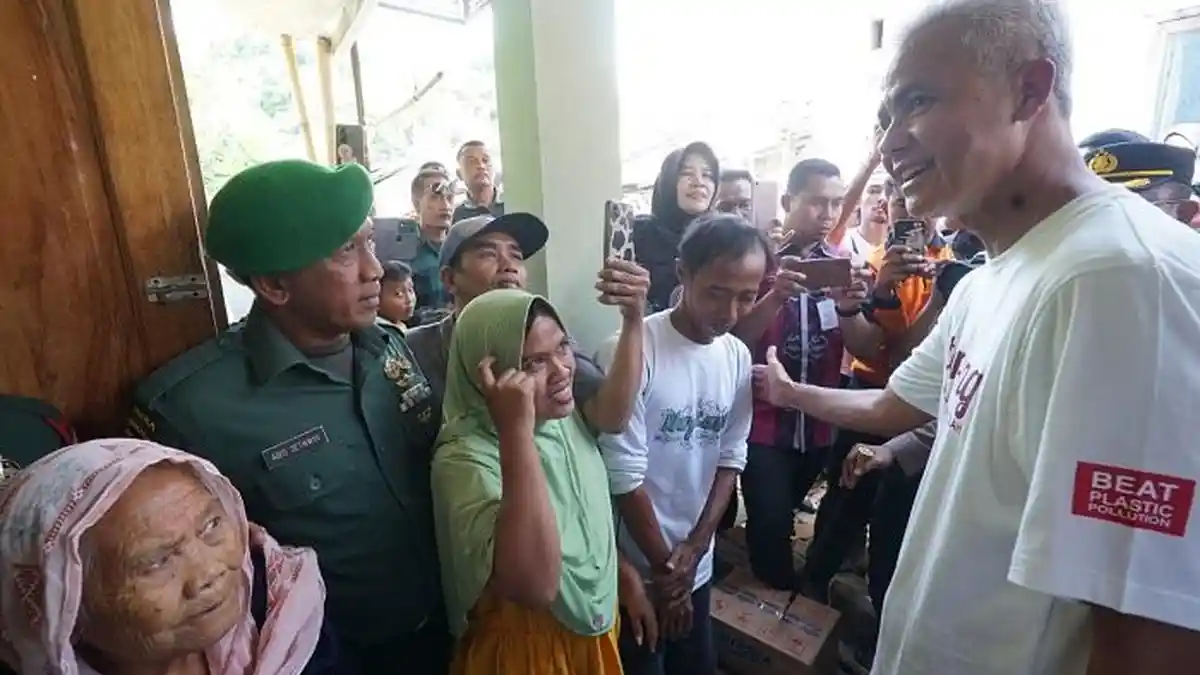 Ganjar Blusukan Kejutkan Warga Pemalang di Acara Khitanan Haikal