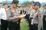 kapolda-jambi-periksa-personil_20151207_092019.jpg