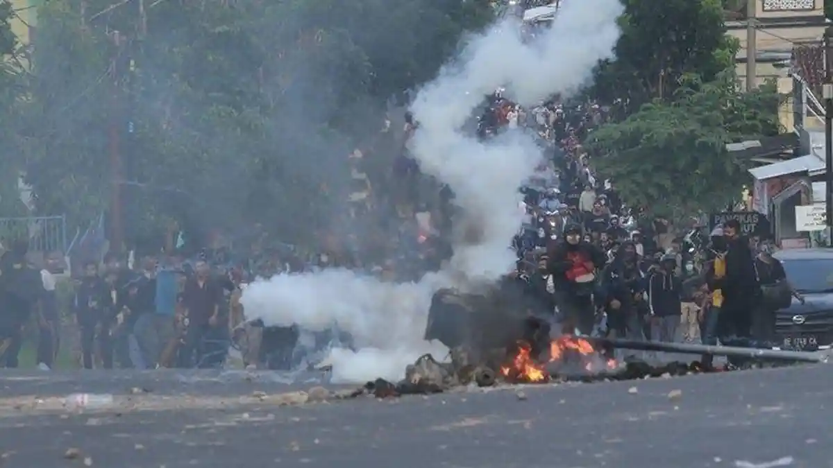 Dikira Ikut Demo Tolak UU Cipta Kerja, Karyawan Konter HP Ini Jadi Korban Pemukulan Polisi