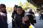 aurel-ditantang-anang-dan-ashanty-untuk-menuliskan-nama-cowok-di-genteng-kuil-suci-di-korea-selatan.jpg