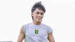 Gelandang-enerjik-Persebaya-Surabaya-Ripal-Wahyudi-kabarnya-dilirik-Persis-Solo.jpg