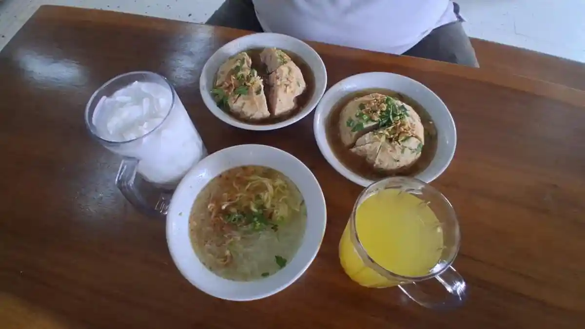 Gurihnya Bakso Olohok yang Bikin Tercengang di Sela Megahnya Replika Ka ...
